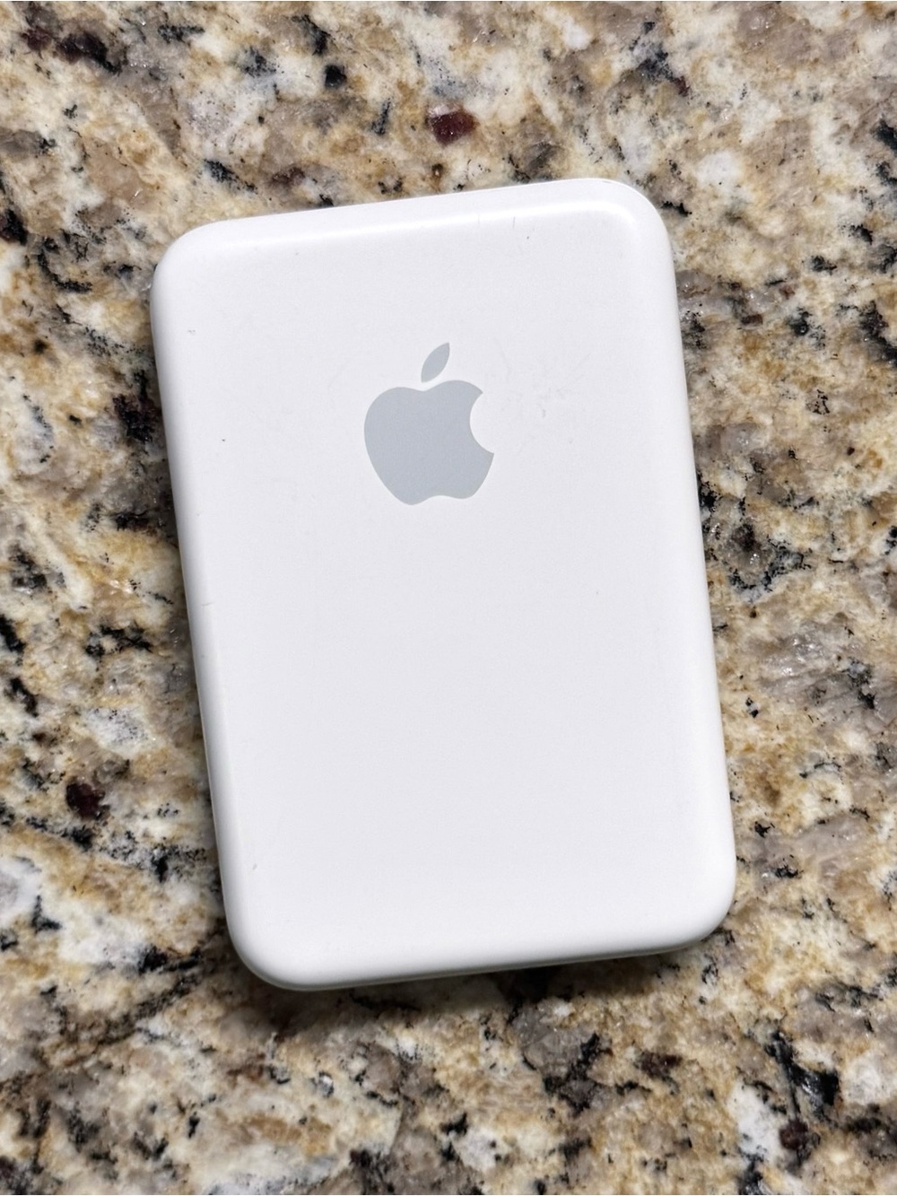 Apple MagSafe Battery Pack A2384 Magnetic Wireless Charger Portable Power Bank